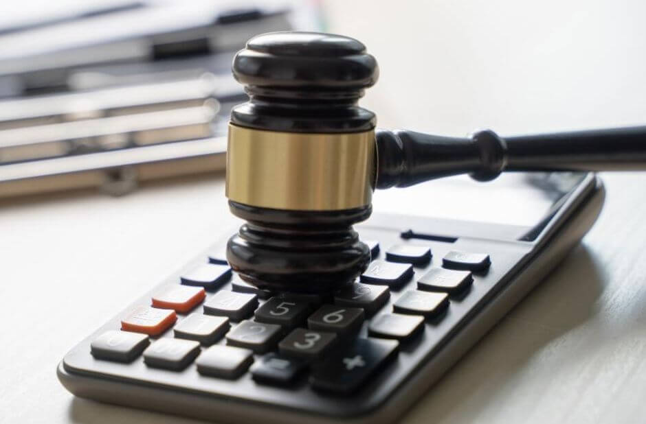 Bradley family law - gavel and calculator